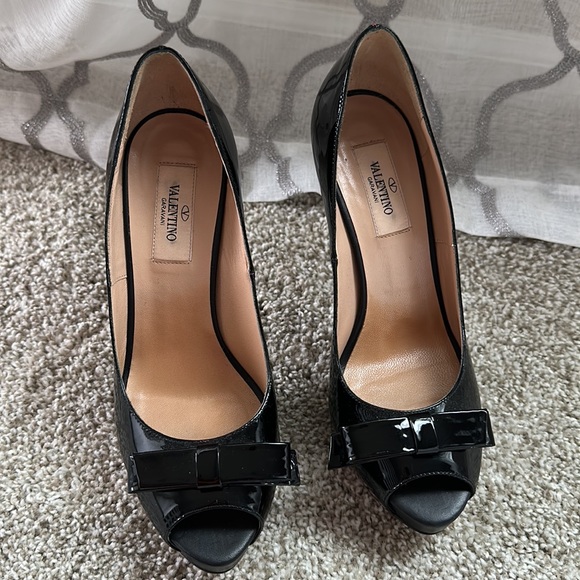 Valentino Garavani Bowtie Heels 37
